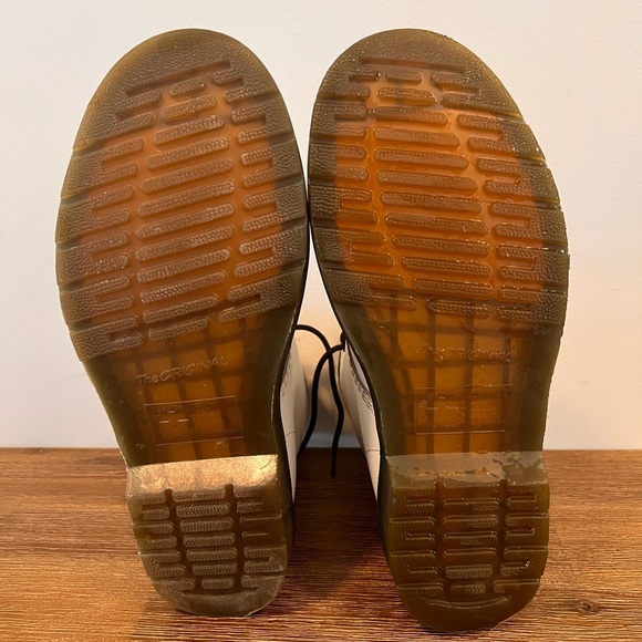 Doc Marten white women’s lace up boots - Picture 3 of 7